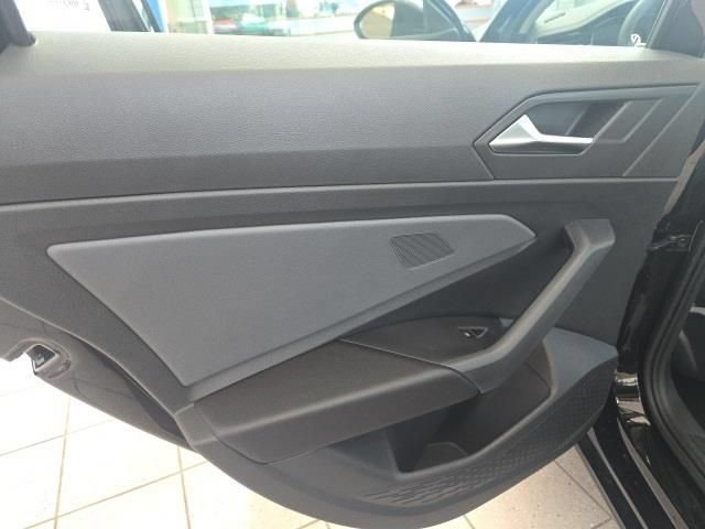 New 2025 Volkswagen Jetta SE FWD image 10