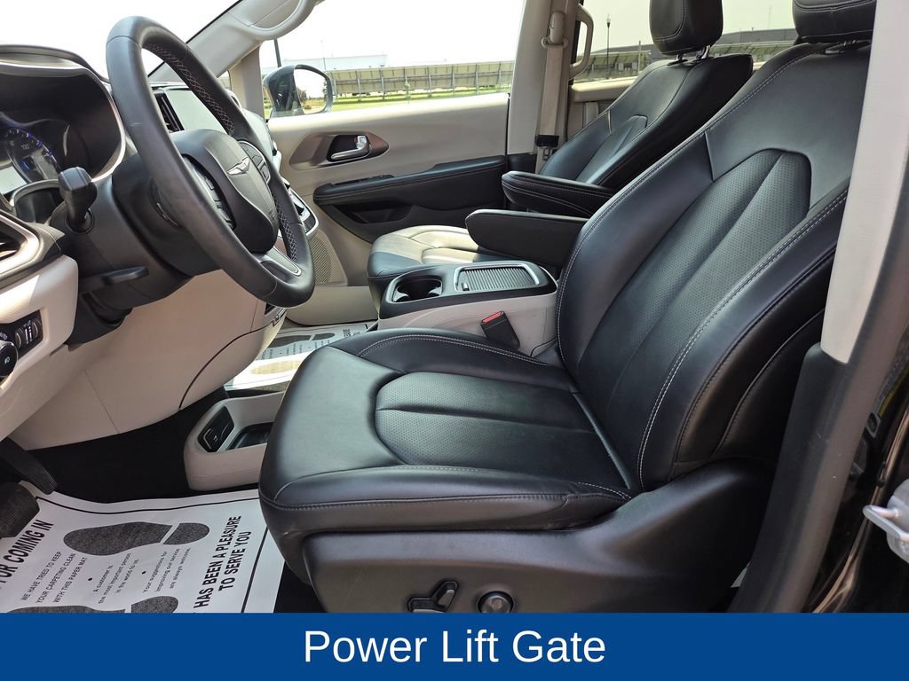 Used 2024 Chrysler Pacifica Touring-L FWD image 16