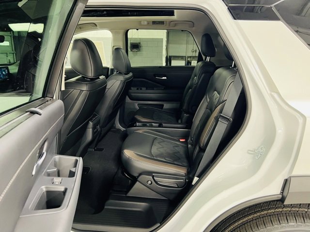 New 2026 Nissan Pathfinder Platinum image 24