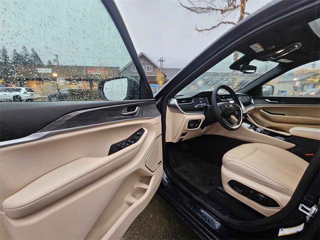 Used 2024 Jeep Grand Cherokee Limited 4xe image 21