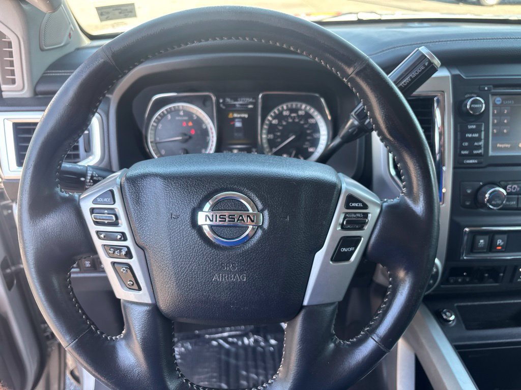 Used 2018 Nissan Titan PRO-4X w/ Pro-4x Convenience Package AWD/4WD image 14