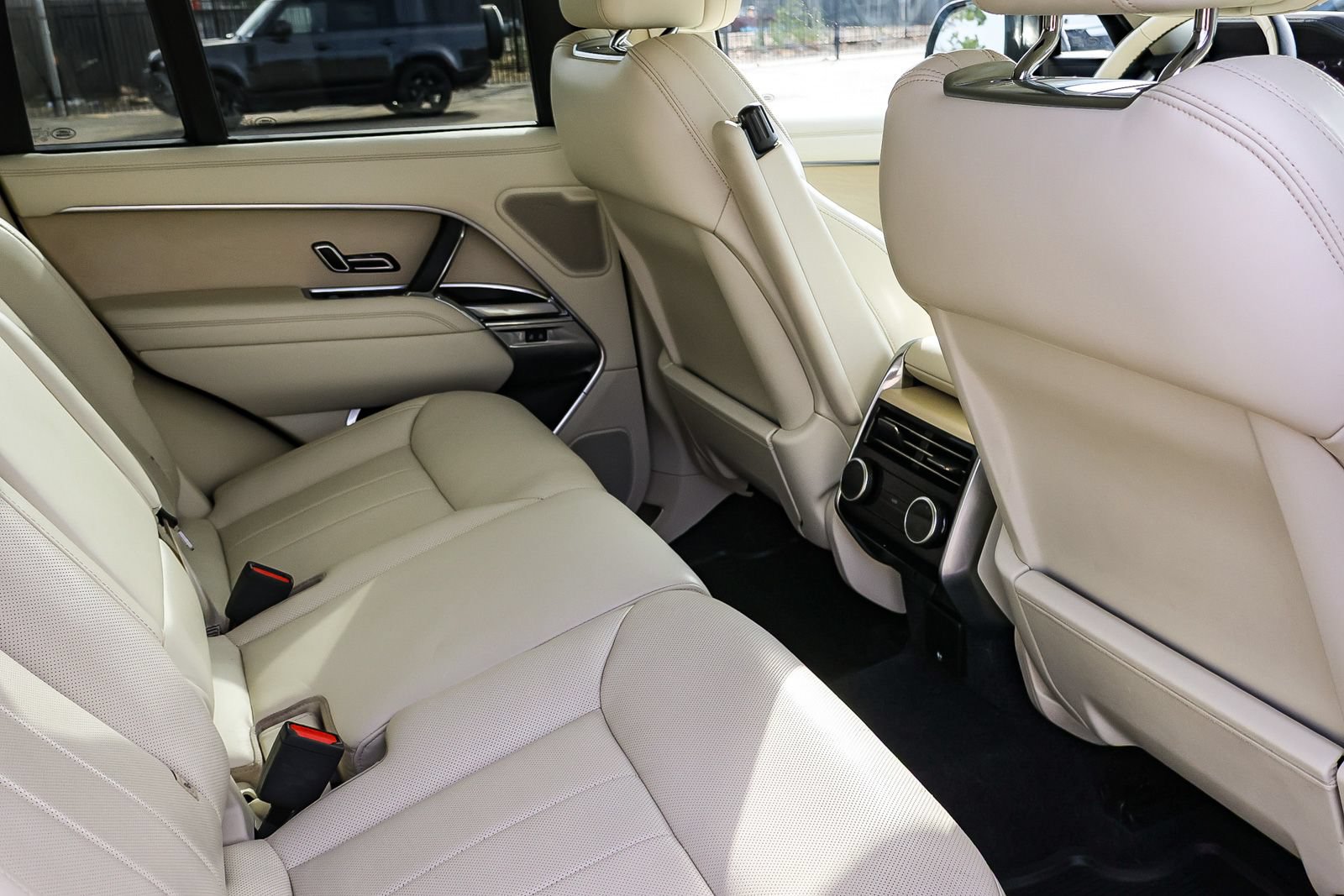 Certified 2024 Land Rover Range Rover SE AWD/4WD image 20