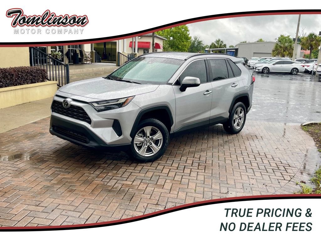 Used 2025 Toyota RAV4 XLE FWD image 1