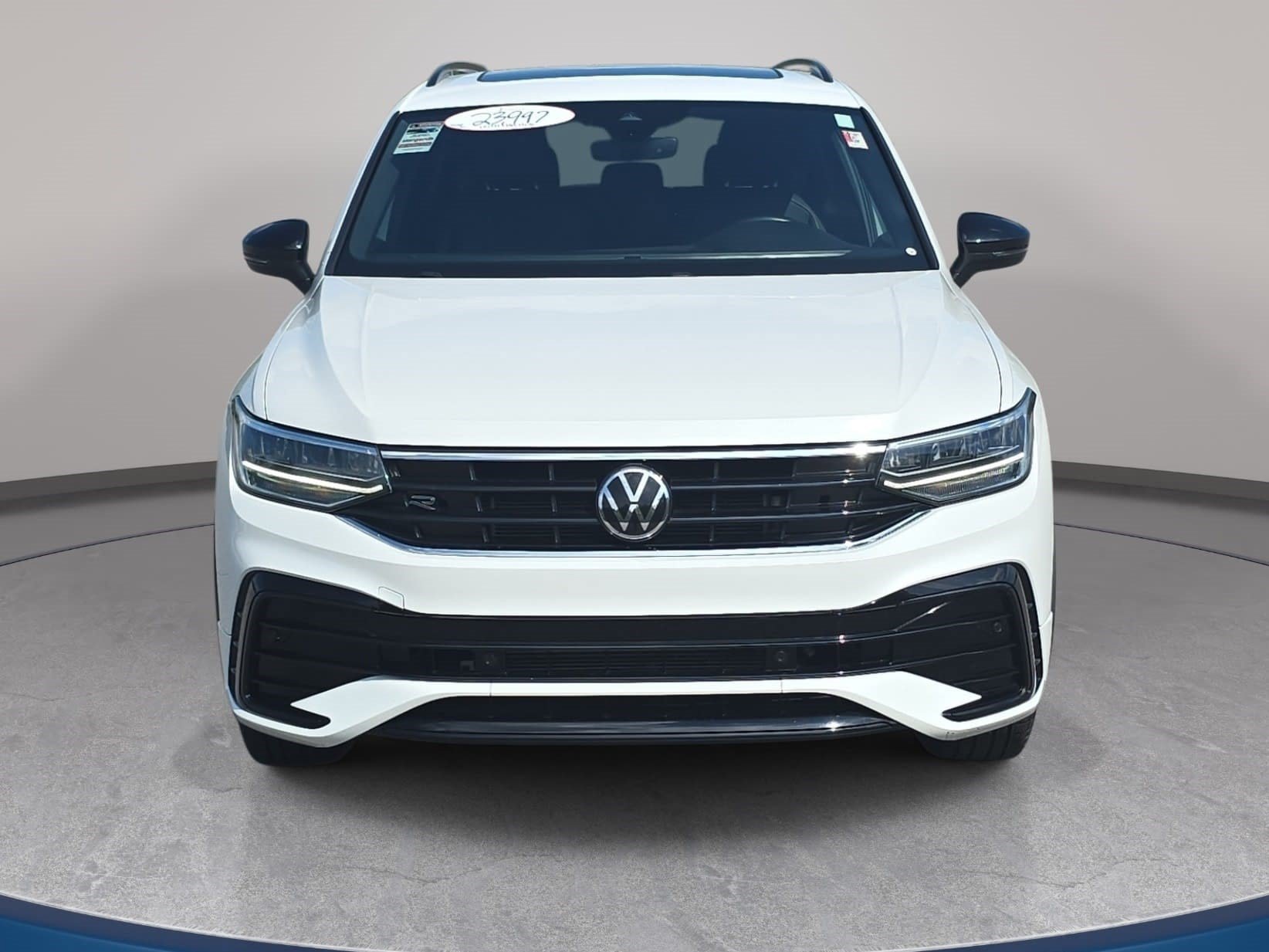 Used 2022 Volkswagen Tiguan SE R-Line AWD/4WD image 2
