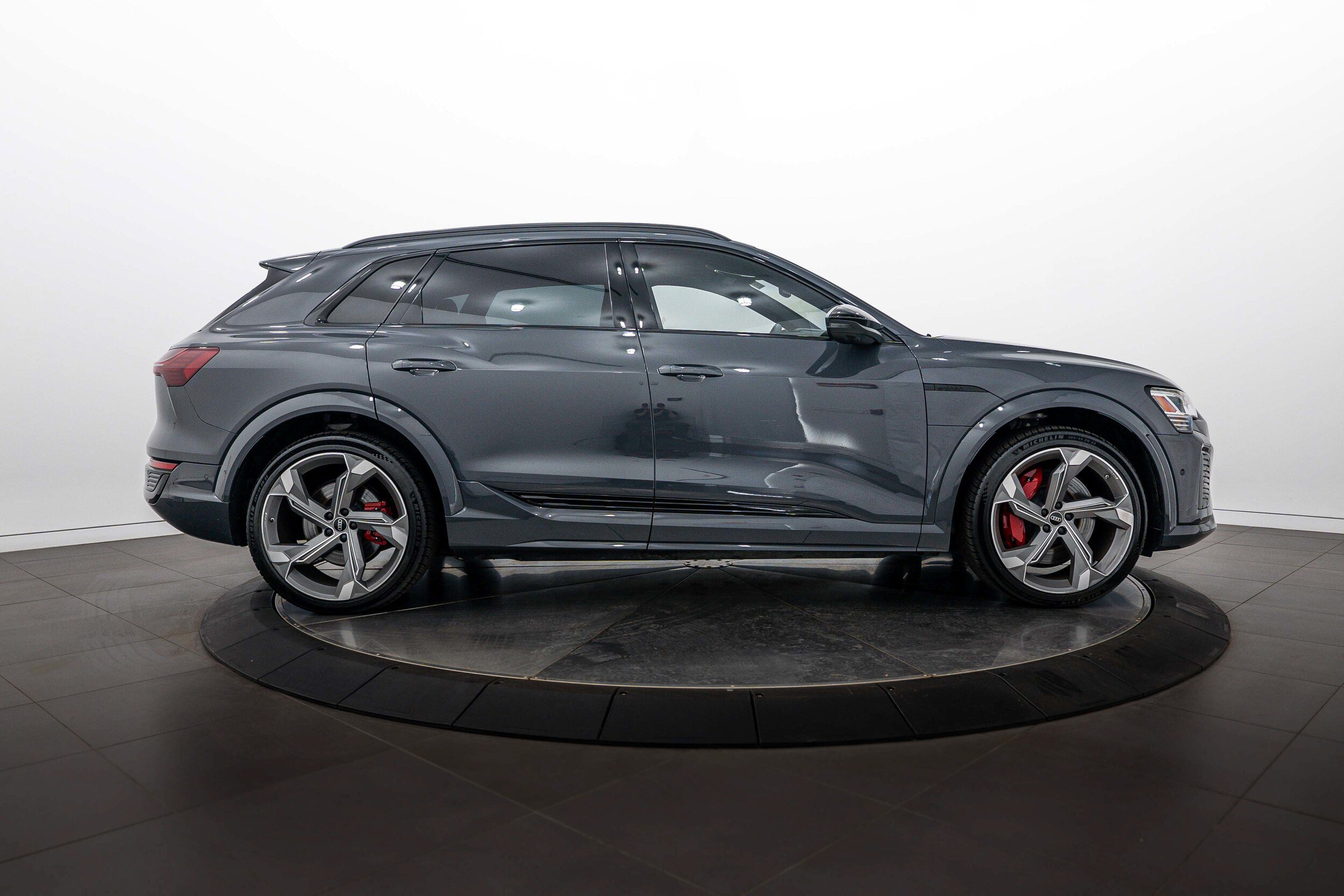 Certified 2024 Audi SQ8 e-tron Premium Plus w/ Black Optic Package AWD/4WD image 3