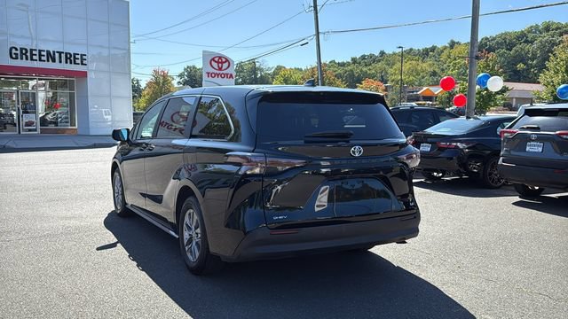 Certified 2025 Toyota Sienna LE FWD image 4
