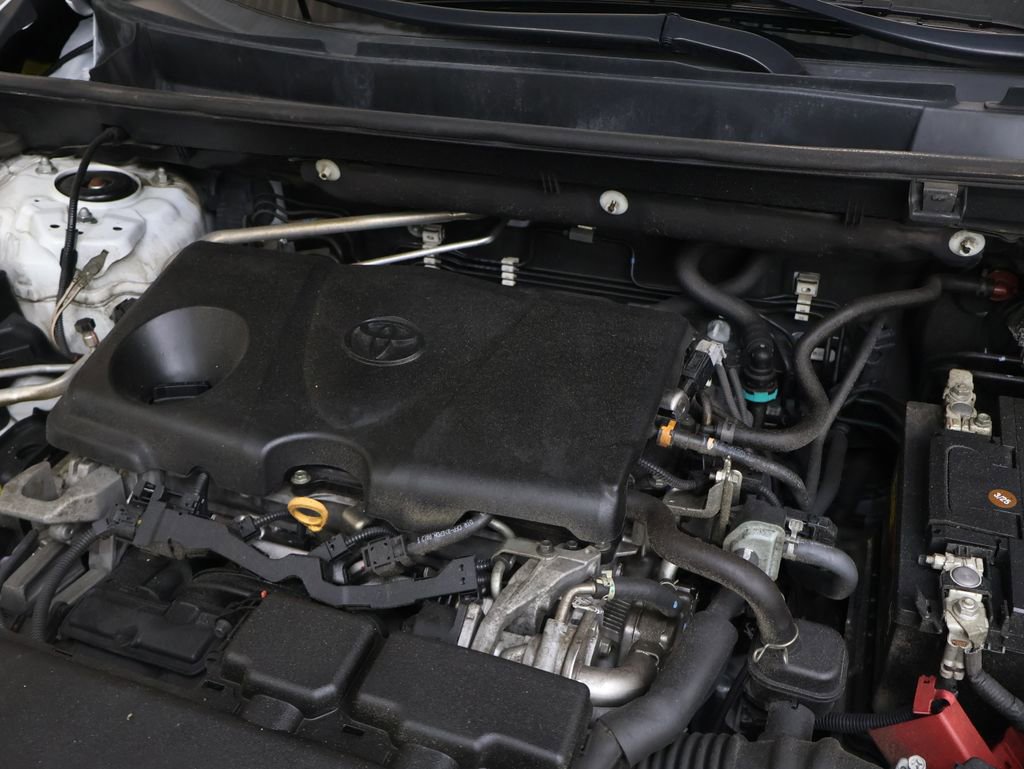 Used 2020 Toyota RAV4 LE FWD image 27
