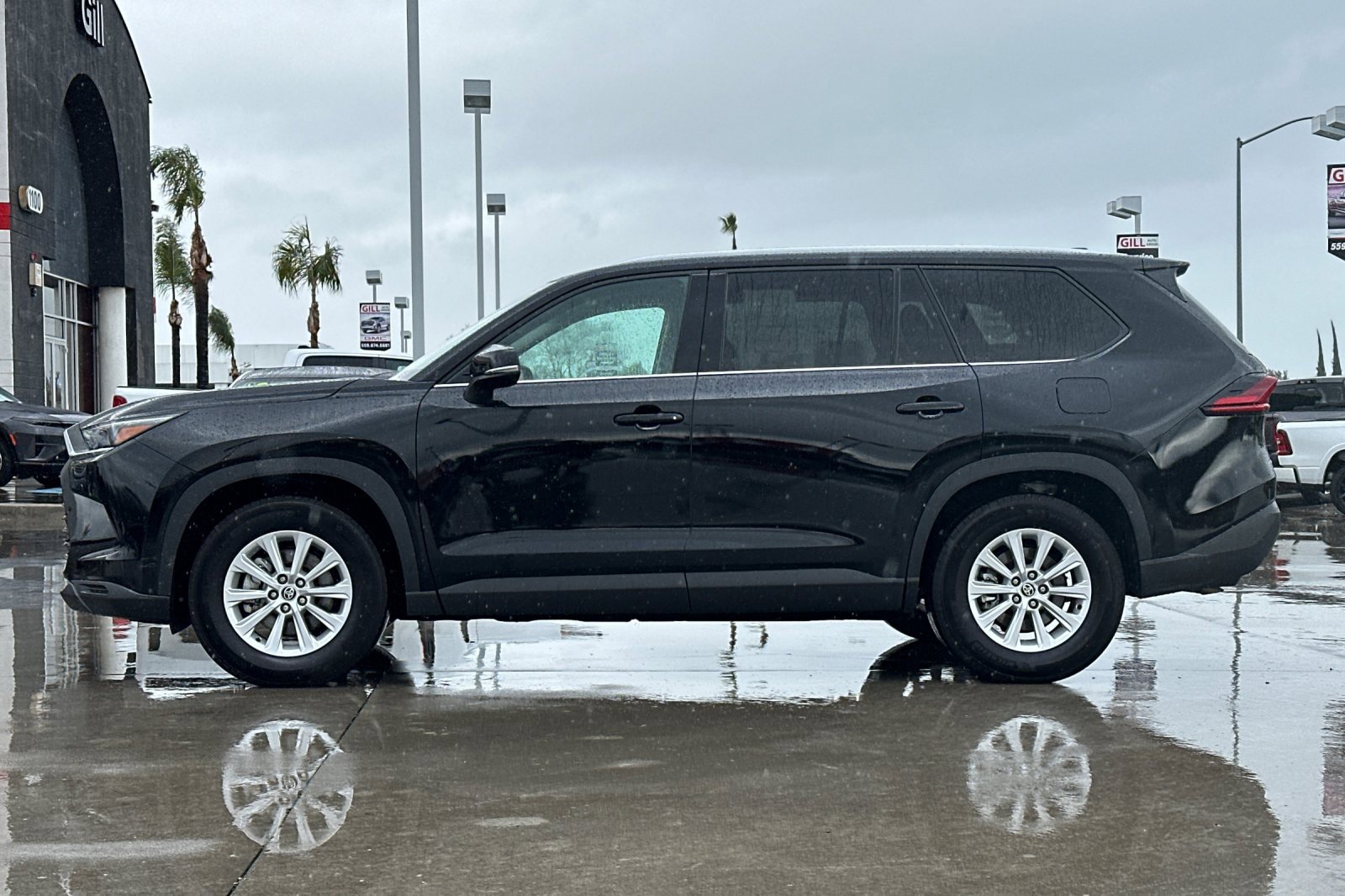 Used 2025 Toyota Grand Highlander AWD image 3