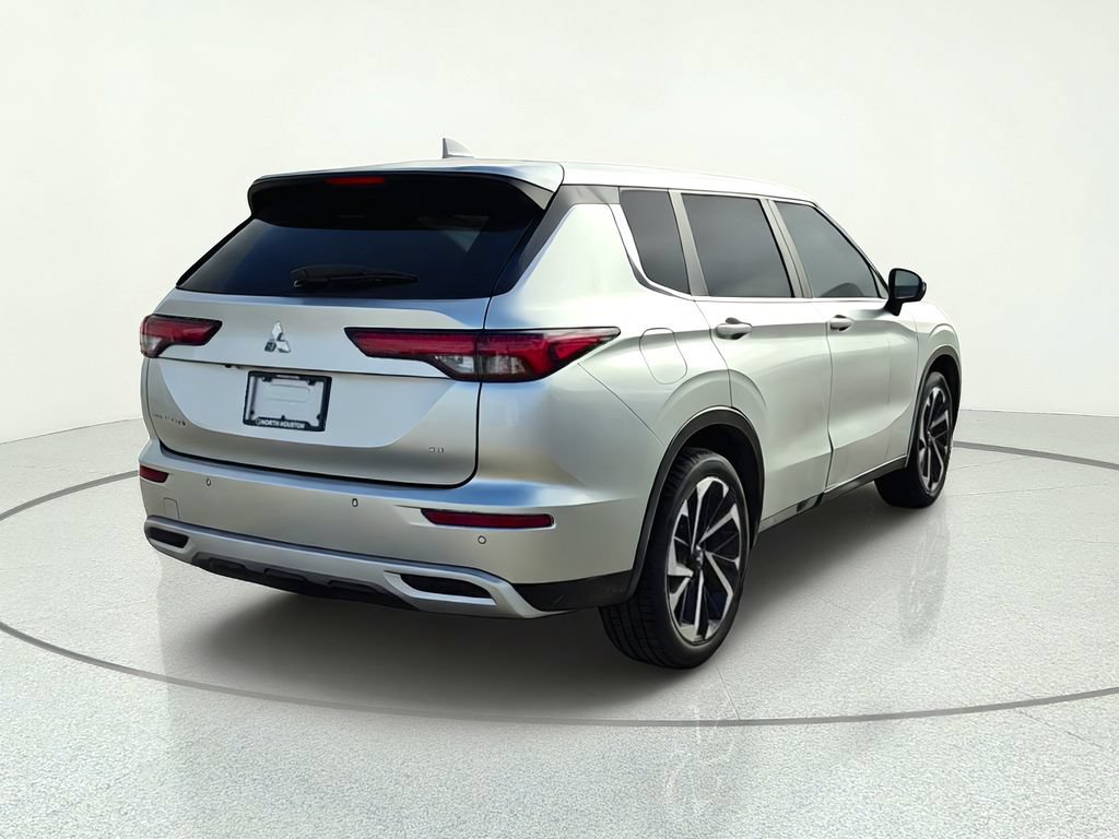 Used 2023 Mitsubishi Outlander SE FWD image 6