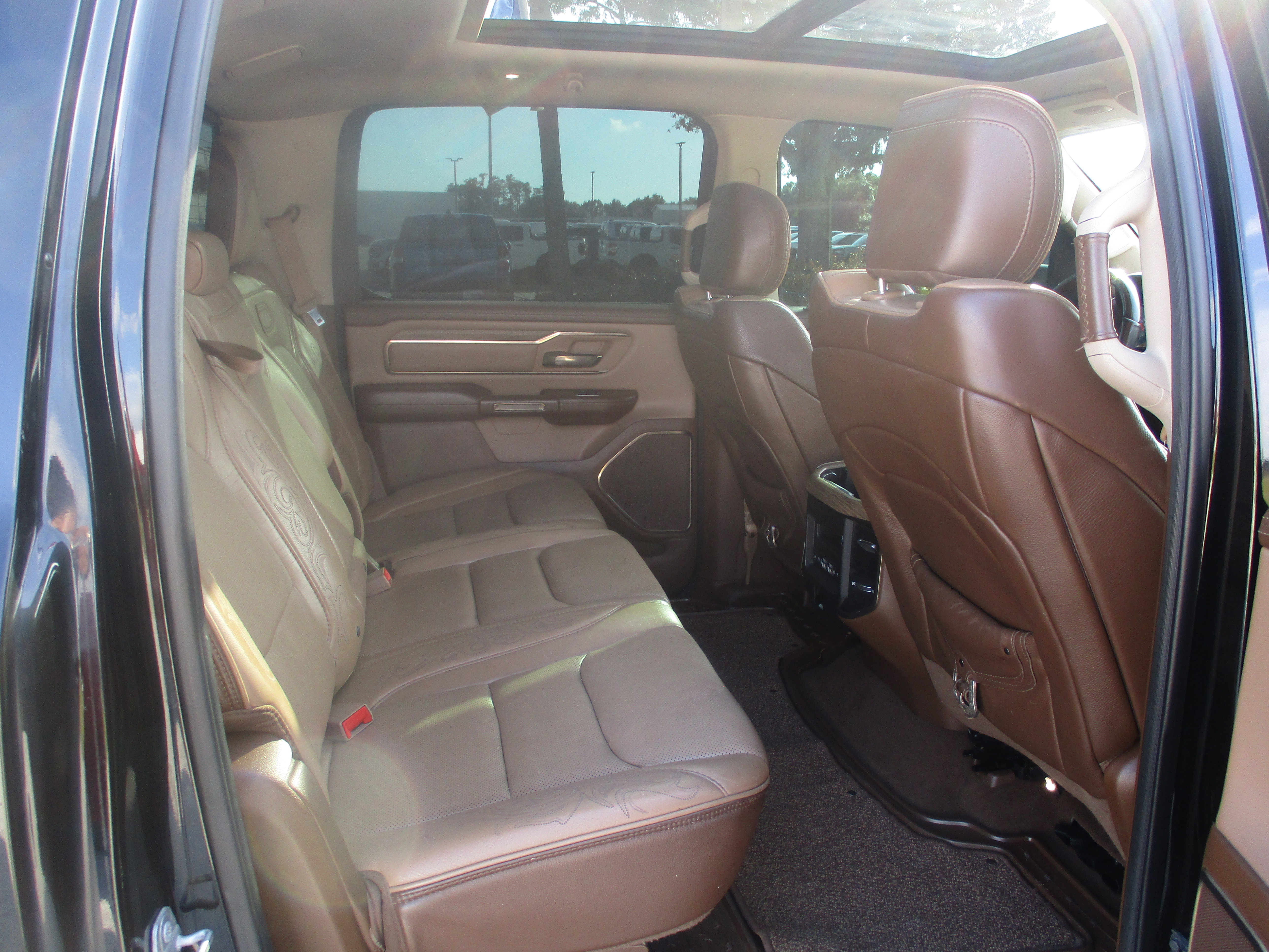 Used 2019 RAM 1500 Laramie Longhorn image 10