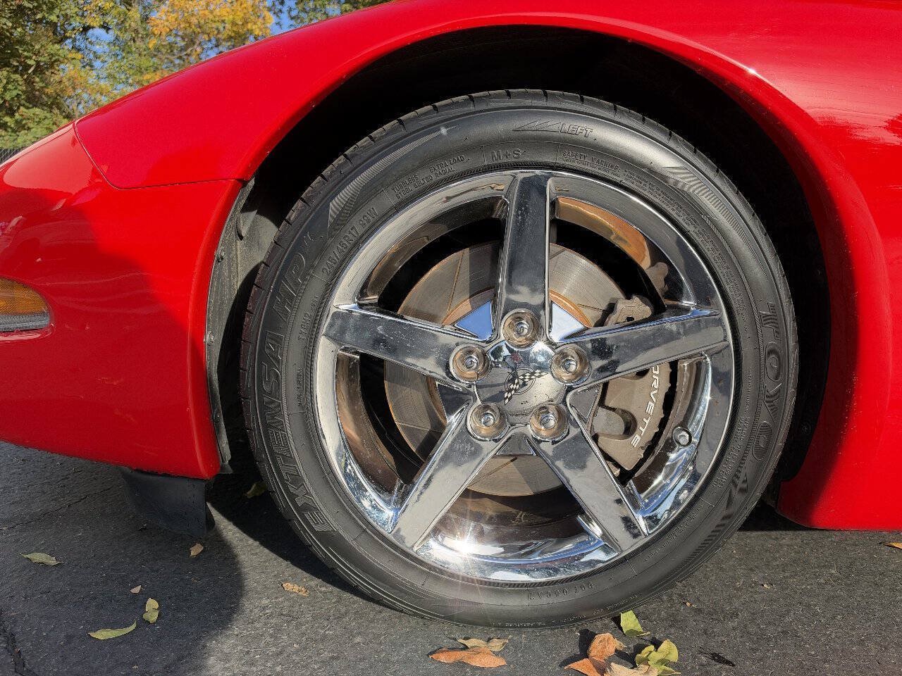 Used 1998 Chevrolet Corvette Coupe RWD image 16