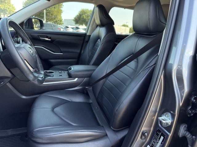 Used 2023 Toyota Highlander XLE FWD image 27