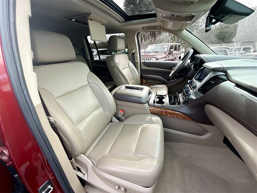 Used 2020 Chevrolet Suburban Premier image 34