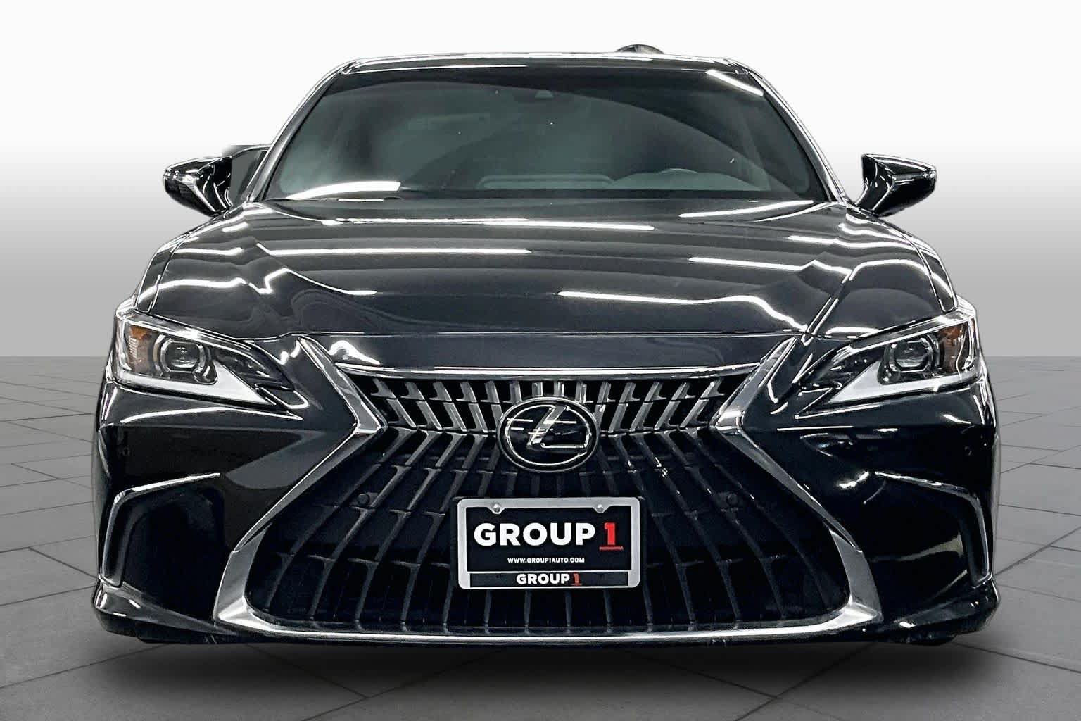 Used 2025 Lexus ES 300h w/ Premium Package FWD image 4