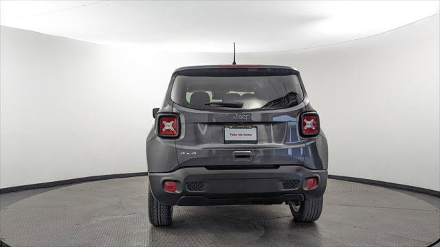 Used 2023 Jeep Renegade Latitude AWD/4WD image 7