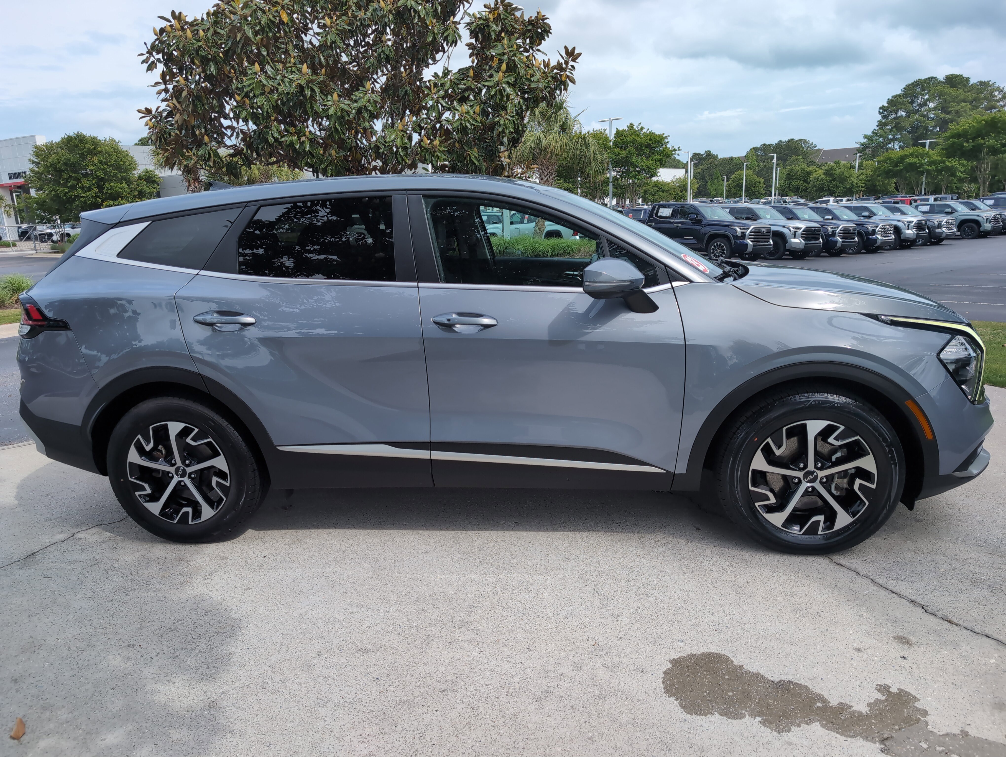 Used 2023 Kia Sportage EX FWD image 11