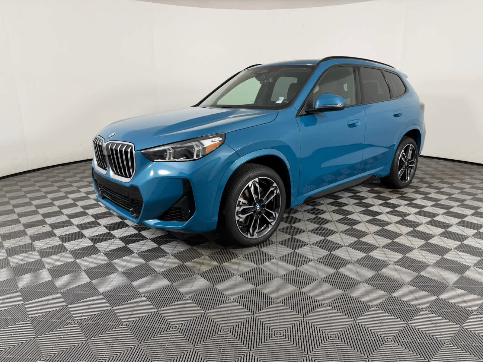 Certified 2025 BMW X1 xDrive28i w/ M Sport Package image 7