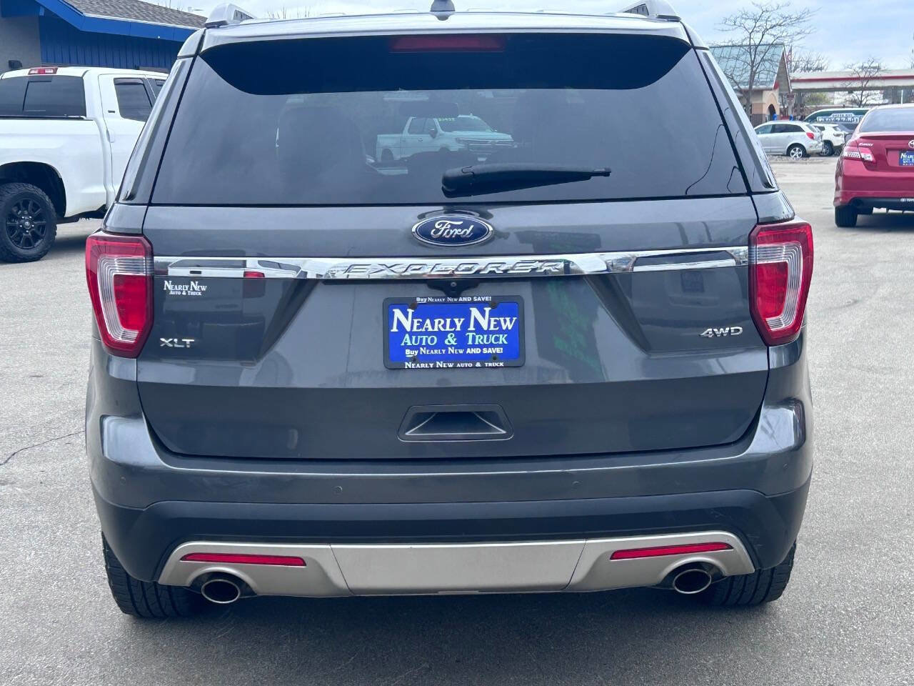 Used 2017 Ford Explorer XLT w/ Equipment Group 202A AWD/4WD image 7