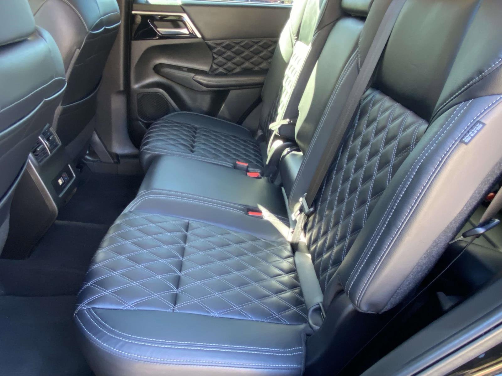 Used 2022 Mitsubishi Outlander SEL image 11