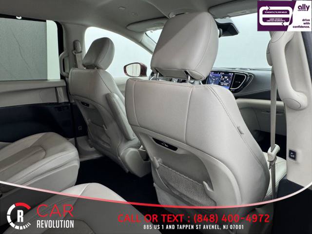Used 2021 Chrysler Pacifica Touring-L FWD image 63