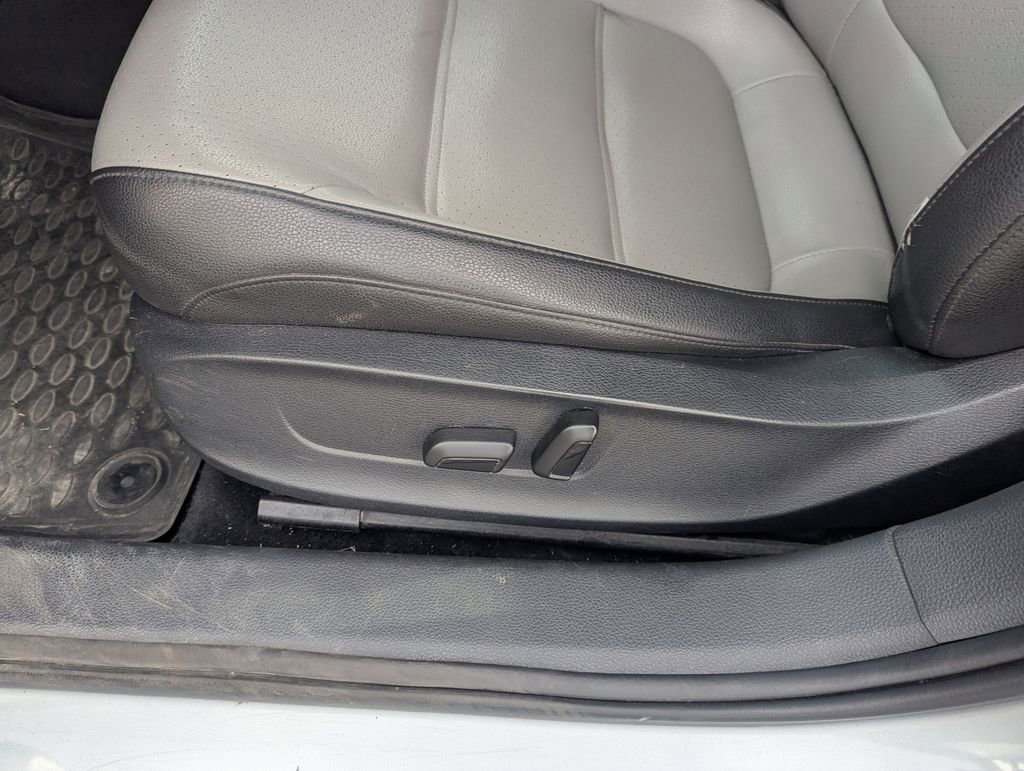 Used 2015 Volkswagen Jetta SEL Premium image 16