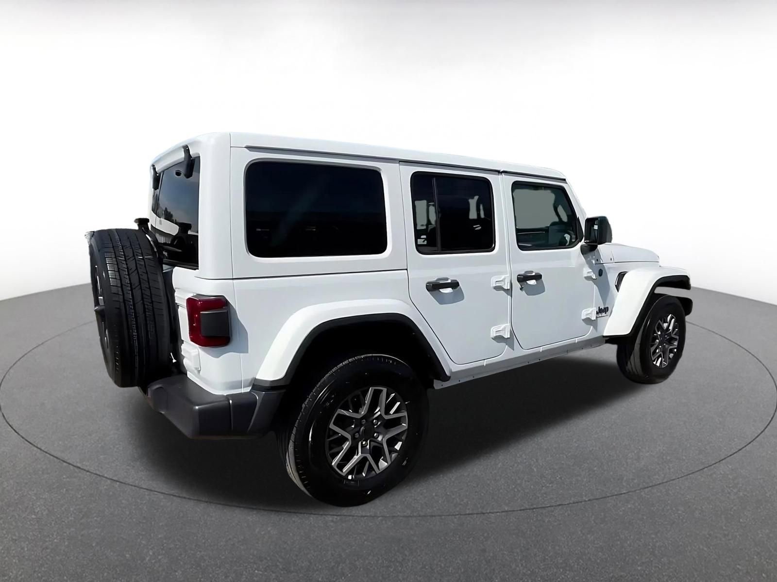 Used 2025 Jeep Wrangler Unlimited Sahara AWD/4WD image 15