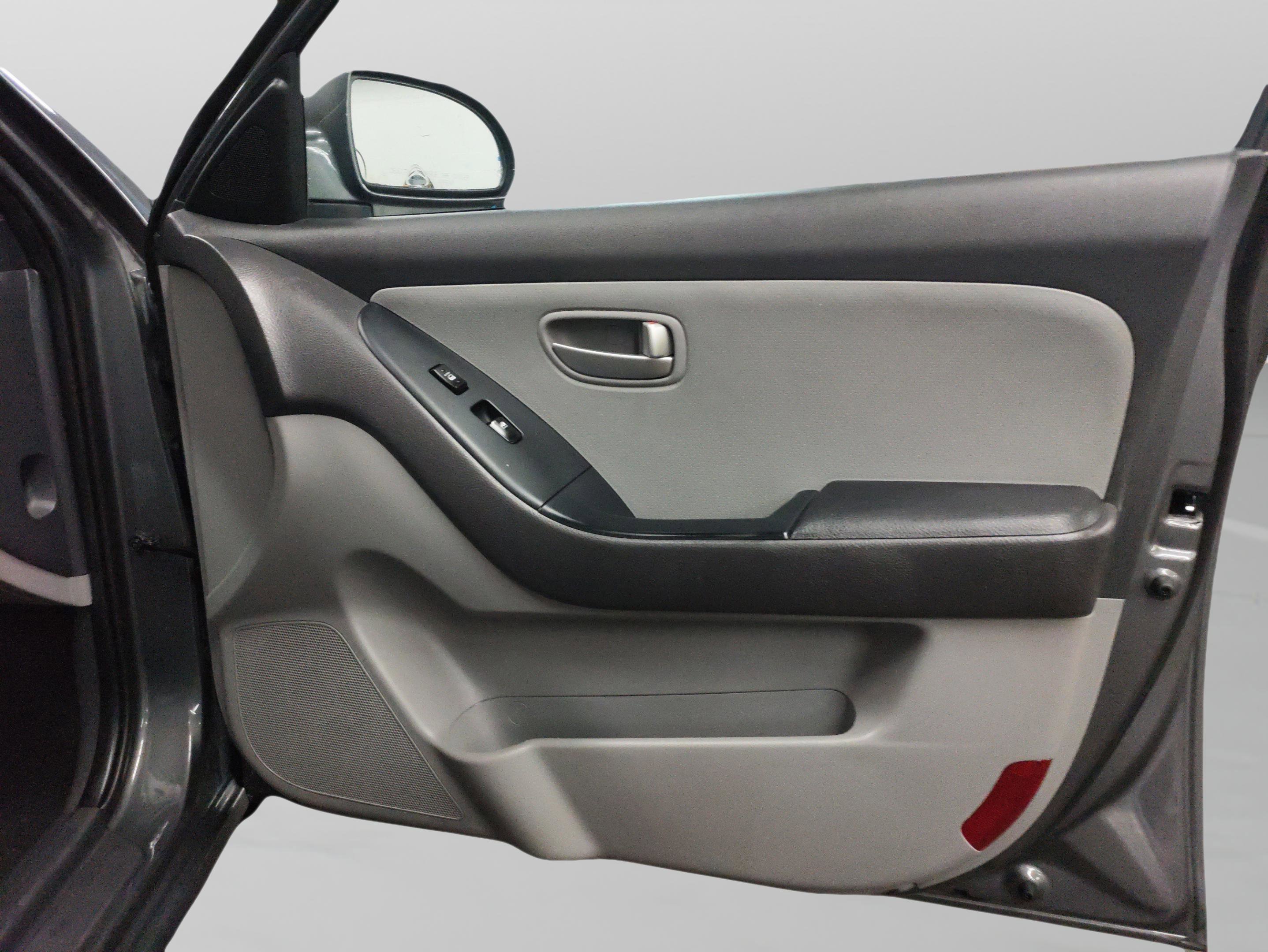 Used 2009 Hyundai Elantra SE image 32