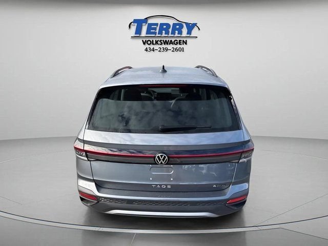 Certified 2025 Volkswagen Taos S AWD/4WD image 3