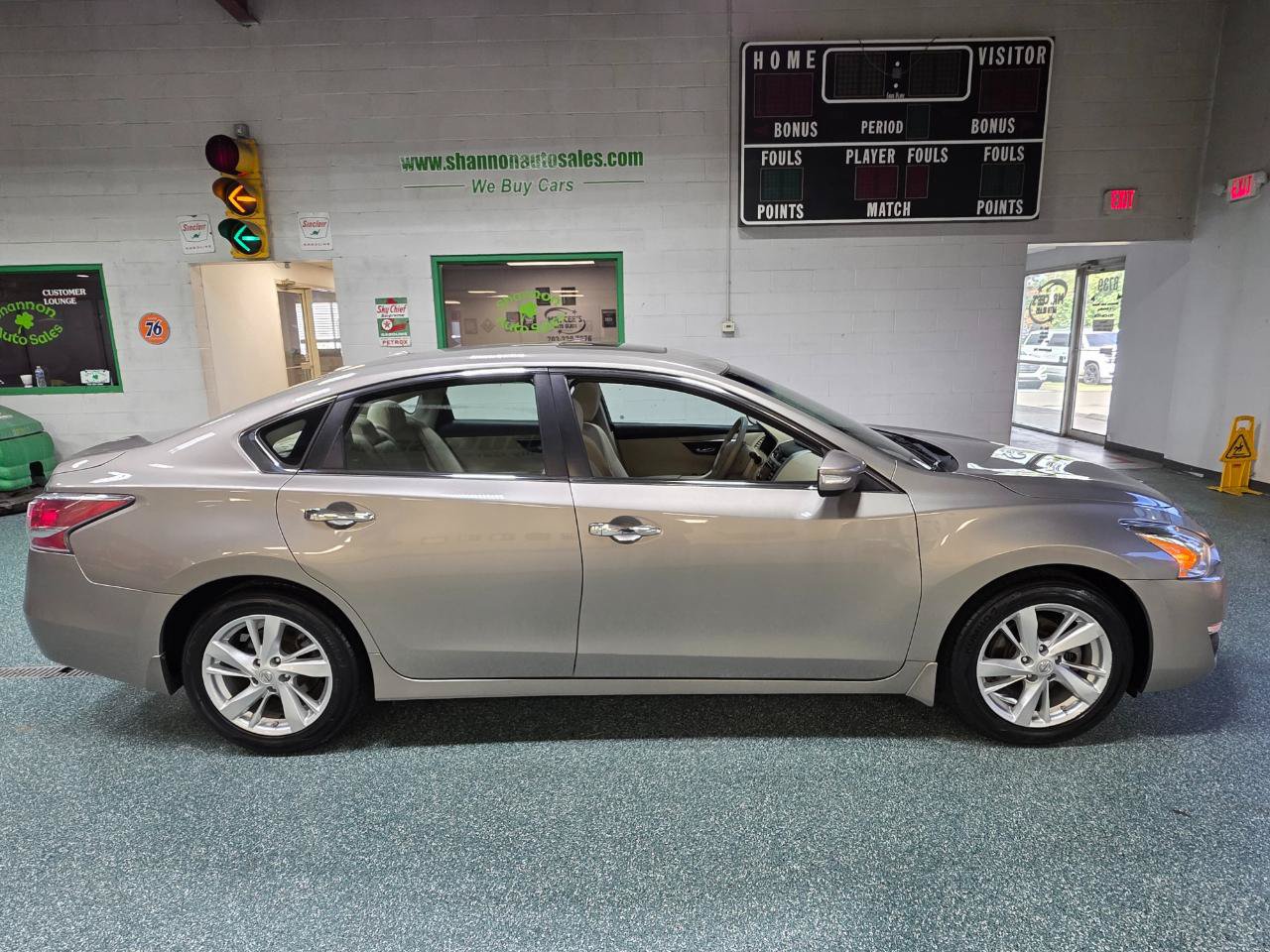 Used 2014 Nissan Altima 2.5 SV w/ Convenience Package FWD image 5