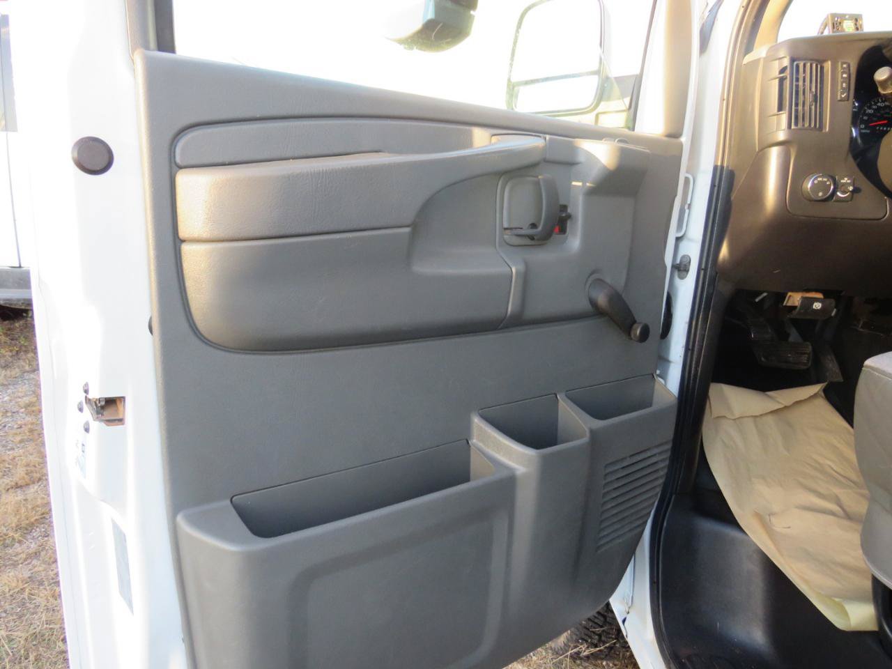 Used 2011 Chevrolet Express 2500 RWD image 29
