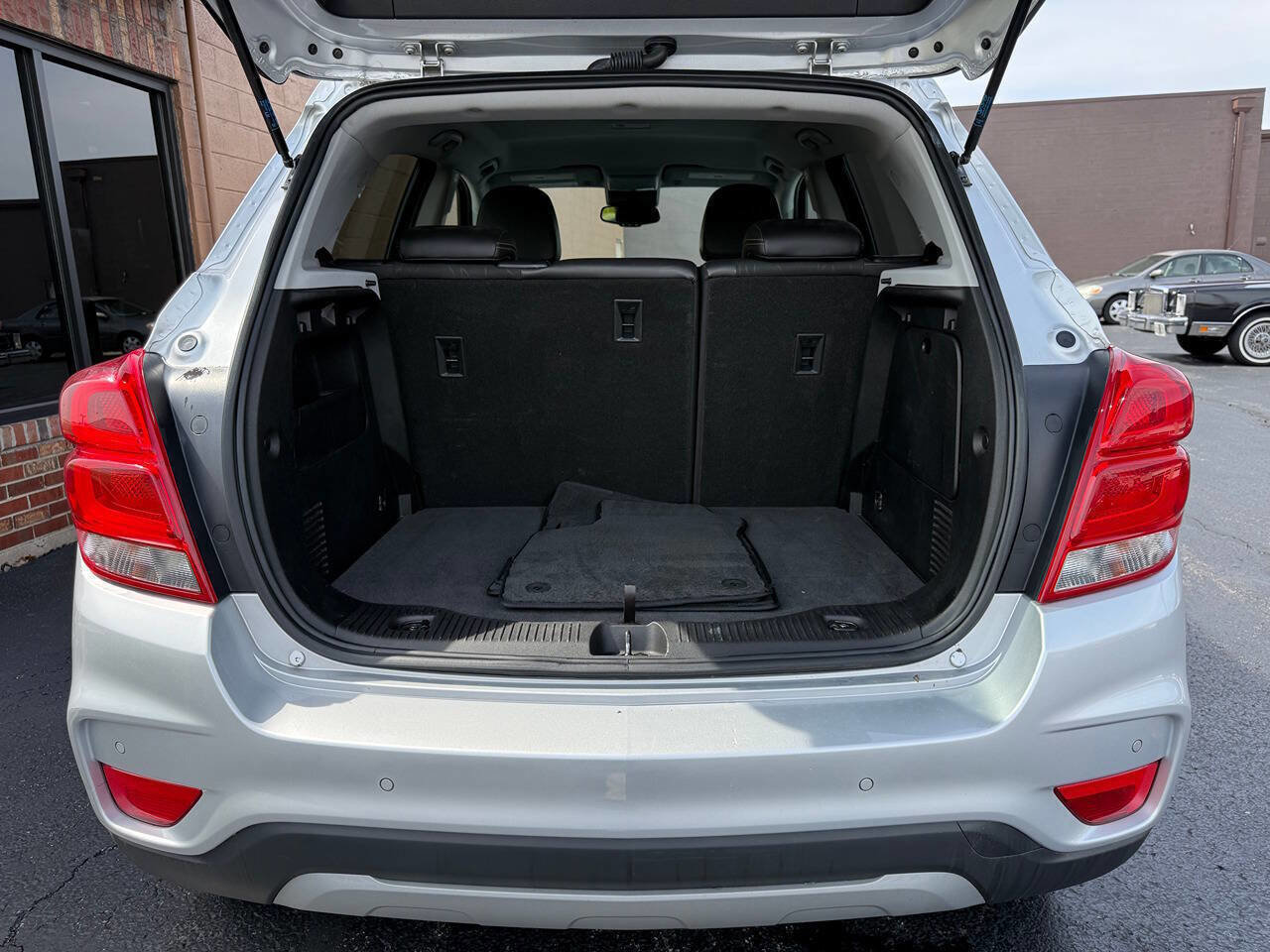Used 2018 Chevrolet Trax LT w/ Redline Edition FWD image 21
