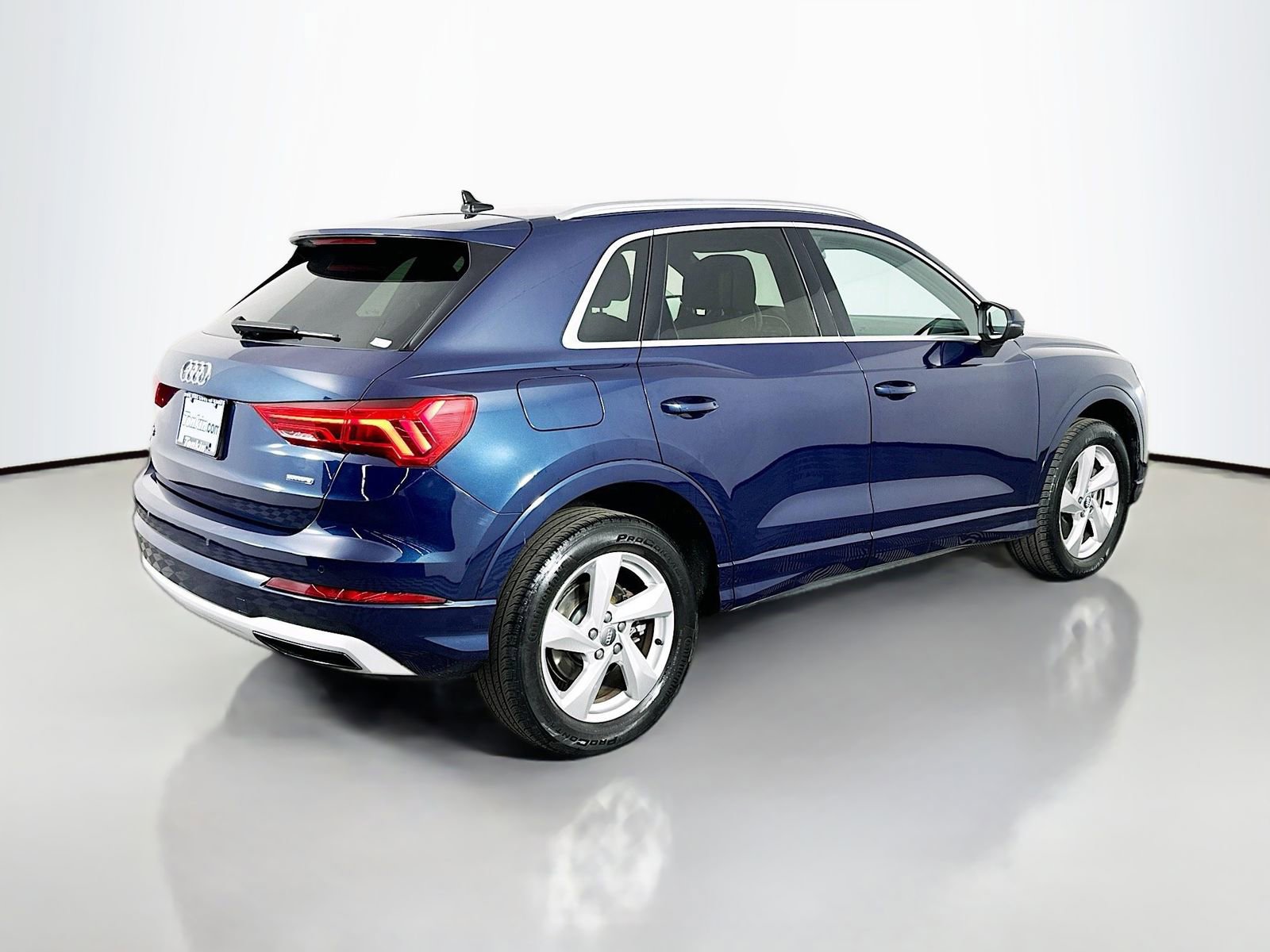 Used 2020 Audi Q3 2.0T Premium w/ Convenience Package AWD/4WD image 7