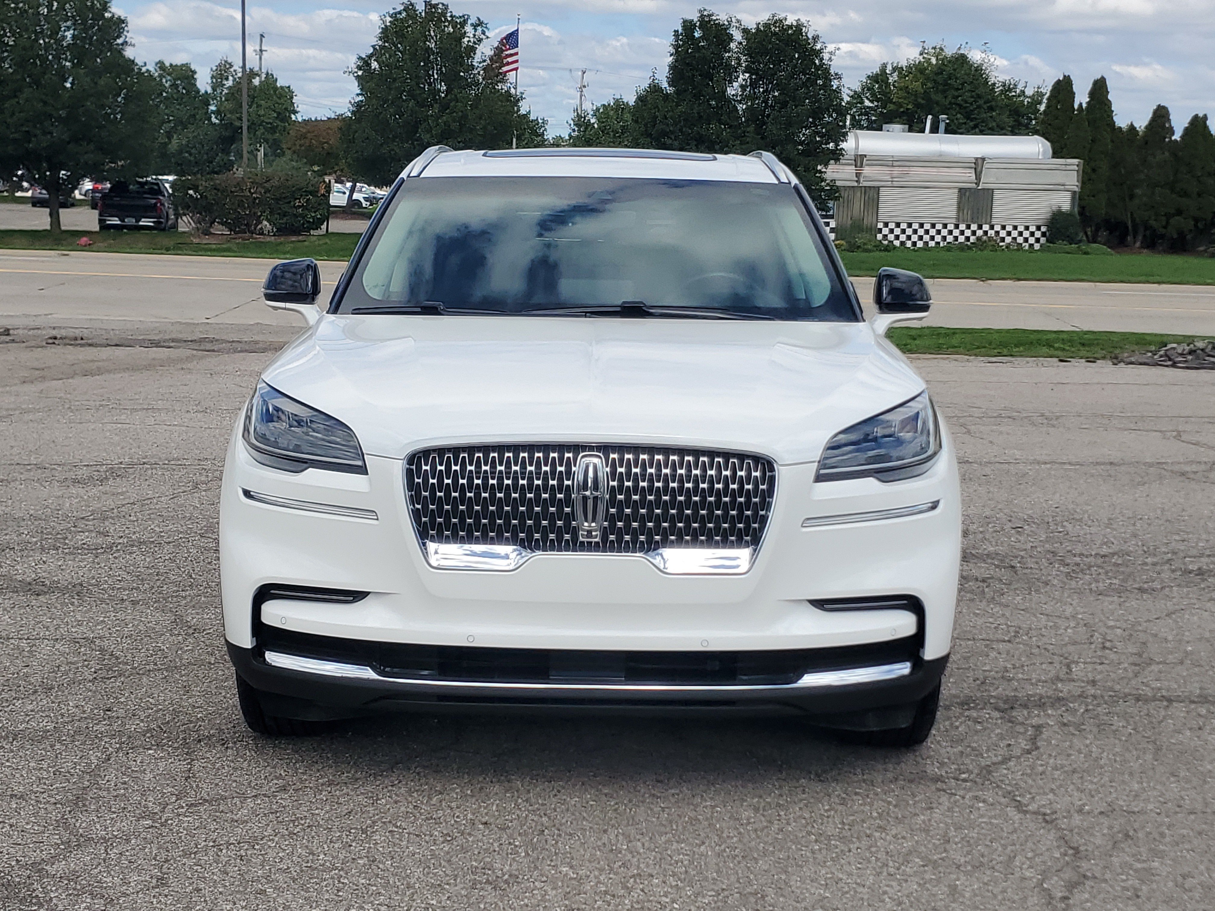 Certified 2024 Lincoln Aviator Reserve w/ Elements Package Plus AWD/4WD image 2