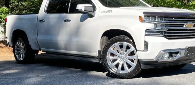 Used 2019 Chevrolet Silverado 1500 High Country w/ Technology Package AWD/4WD image 10