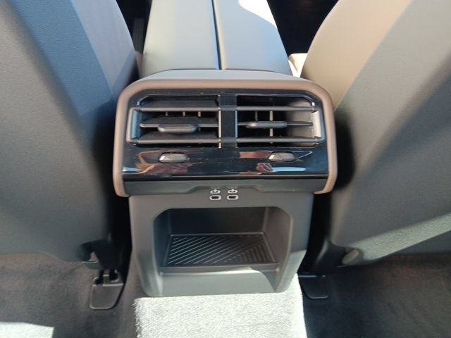New 2025 BMW 530i xDrive w/ Premium Package AWD/4WD image 12