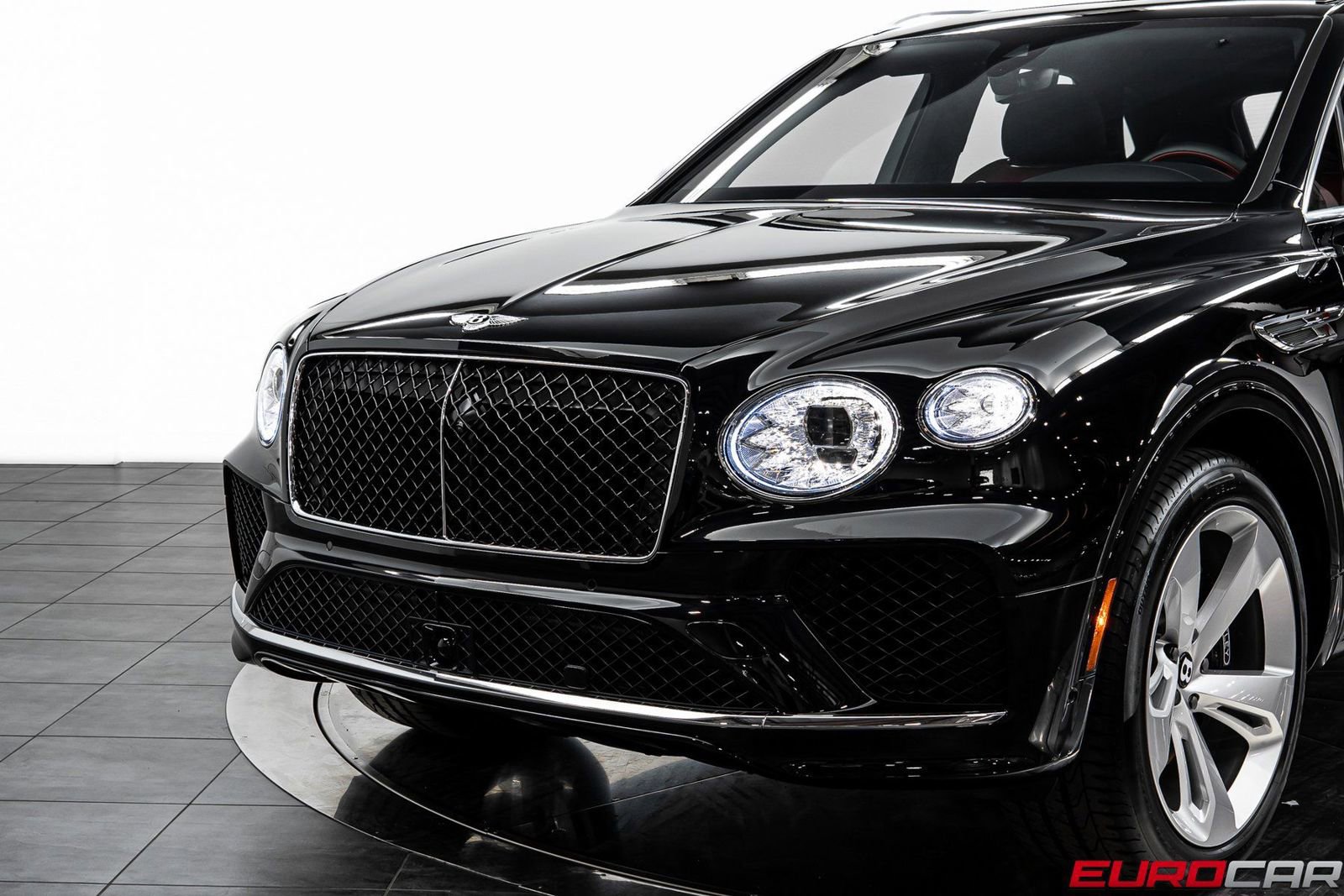 Used 2024 Bentley Bentayga image 12
