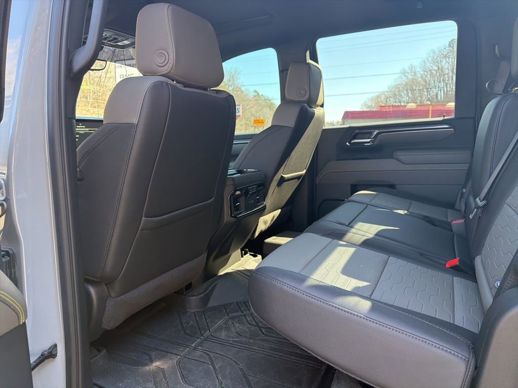 Used 2024 Chevrolet Silverado 2500 ZR2 w/ Technology Package image 8