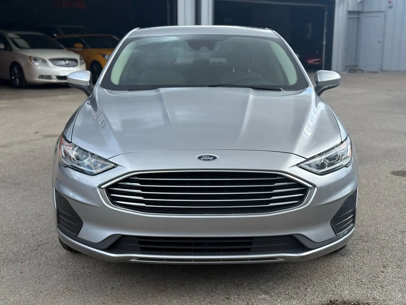 Used 2020 Ford Fusion SE FWD image 2