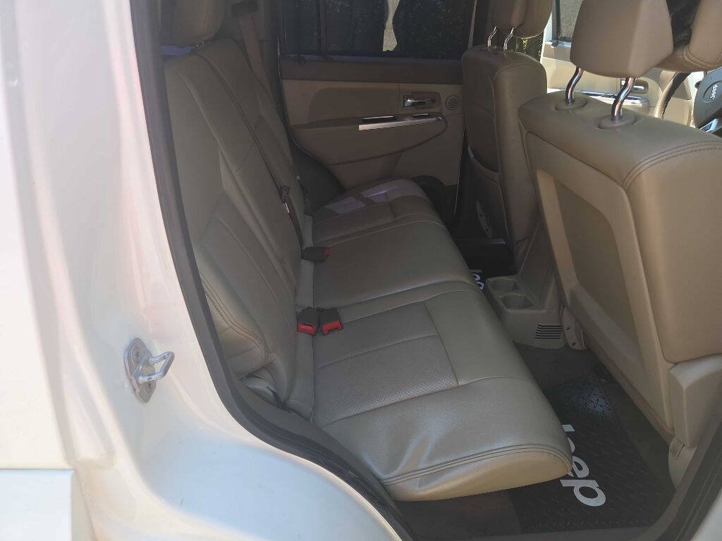 Used 2010 Jeep Liberty Limited w/ Tire & Wheel Group RWD image 29