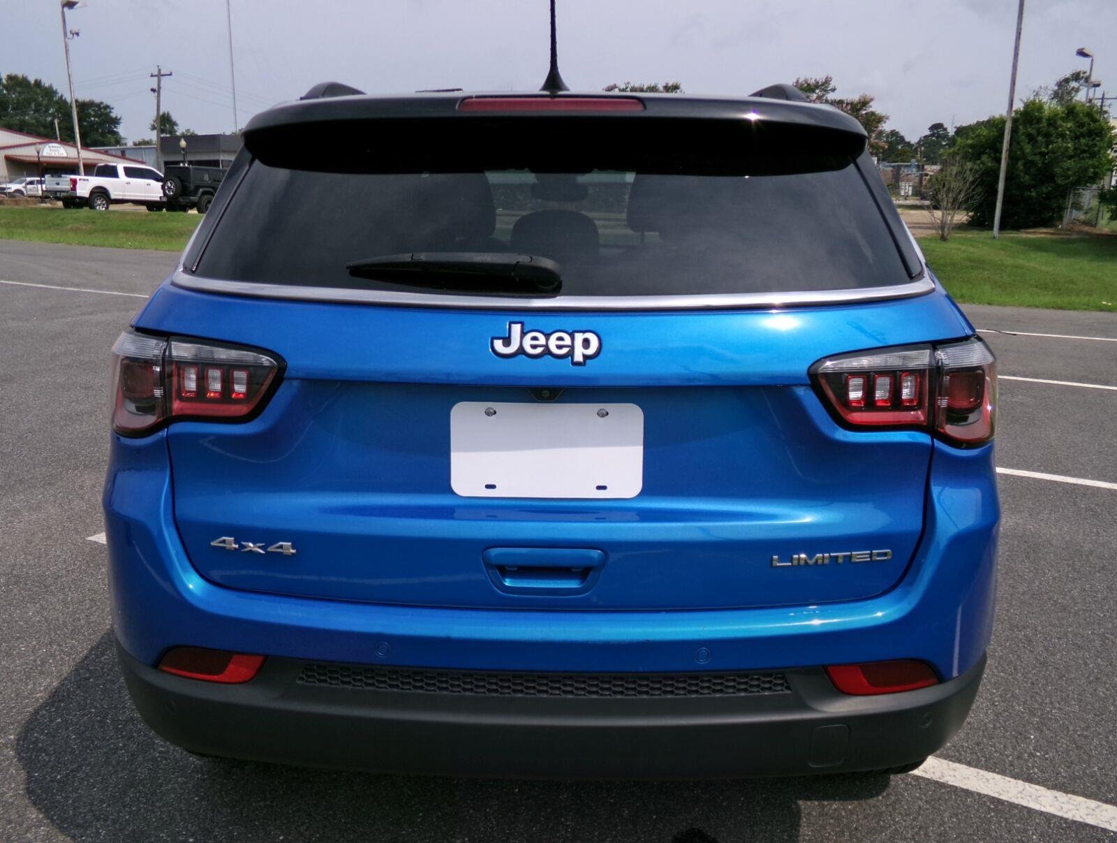 Used 2025 Jeep Compass Limited AWD/4WD image 4