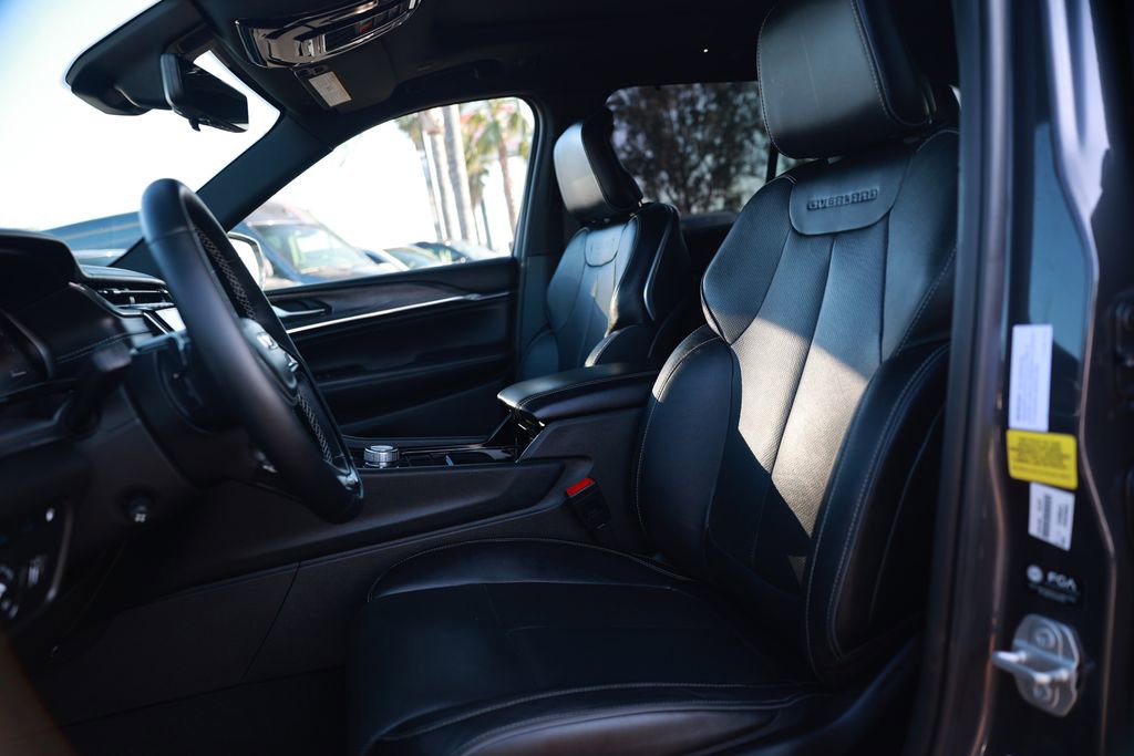 Used 2023 Jeep Grand Cherokee Overland w/ Advanced Protech Group III AWD/4WD image 18