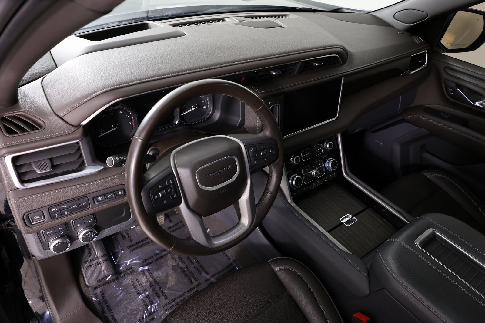 Used 2021 GMC Yukon XL Denali w/ Denali Premium Package image 25