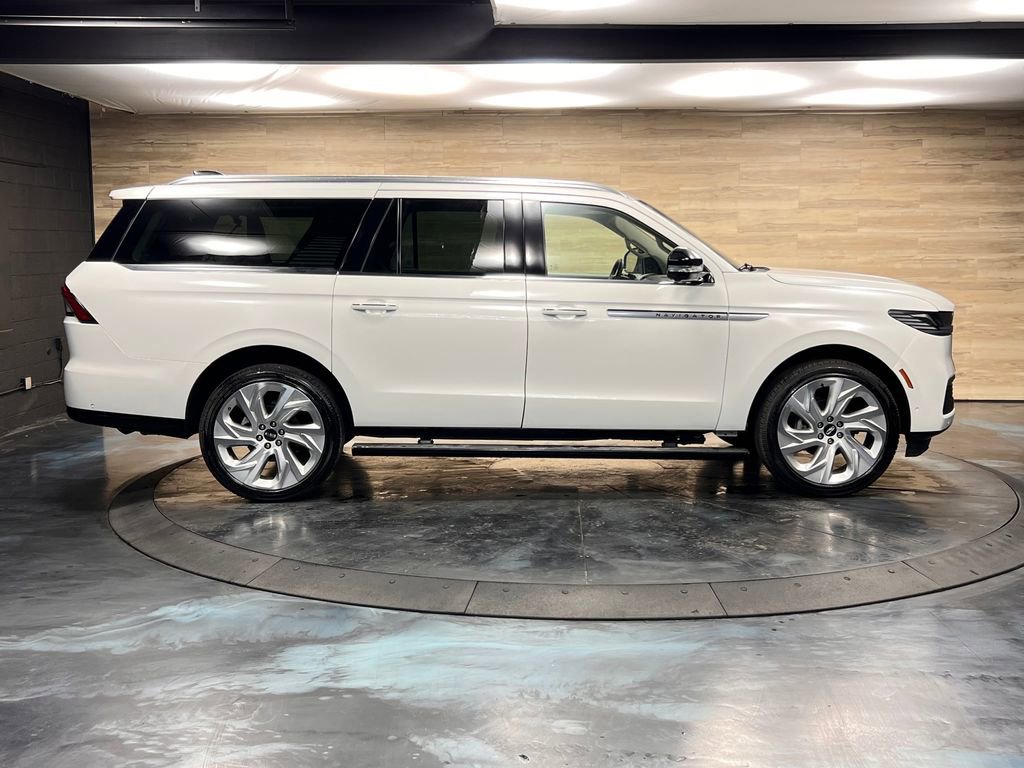 Used 2025 Lincoln Navigator L Reserve image 29