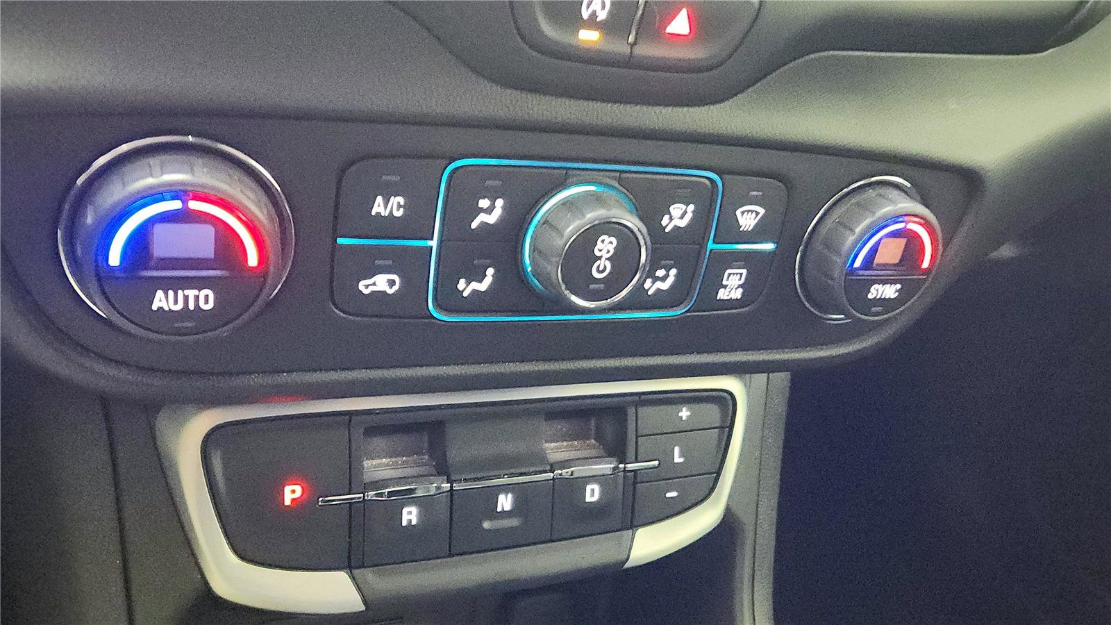 Used 2022 GMC Terrain SLT image 33