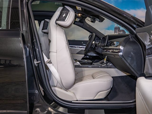 Used 2026 BMW 740i xDrive AWD/4WD image 21
