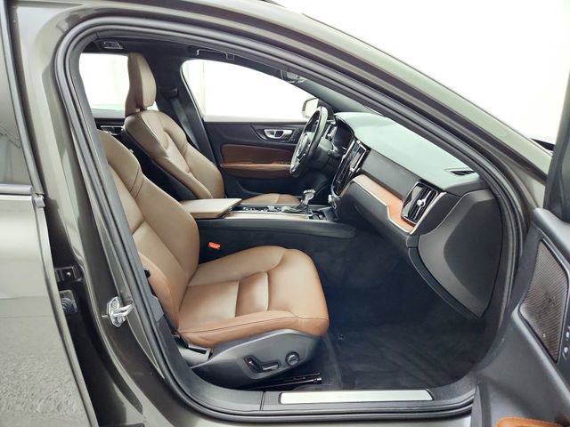 Used 2020 Volvo V60 T5 Momentum w/ Protection Package image 14