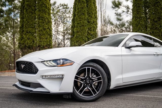Used 2018 Ford Mustang Premium RWD image 3