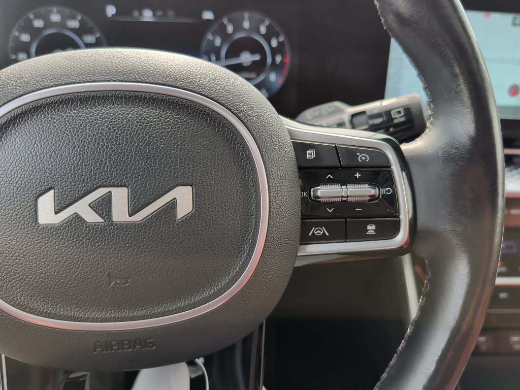 Used 2023 Kia Carnival SX Prestige FWD image 28
