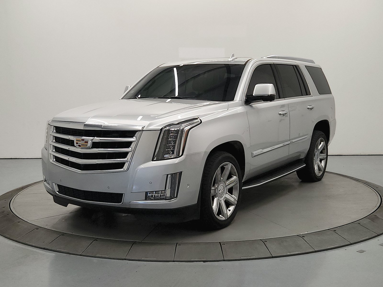 Used 2017 Cadillac Escalade Luxury AWD/4WD image 4