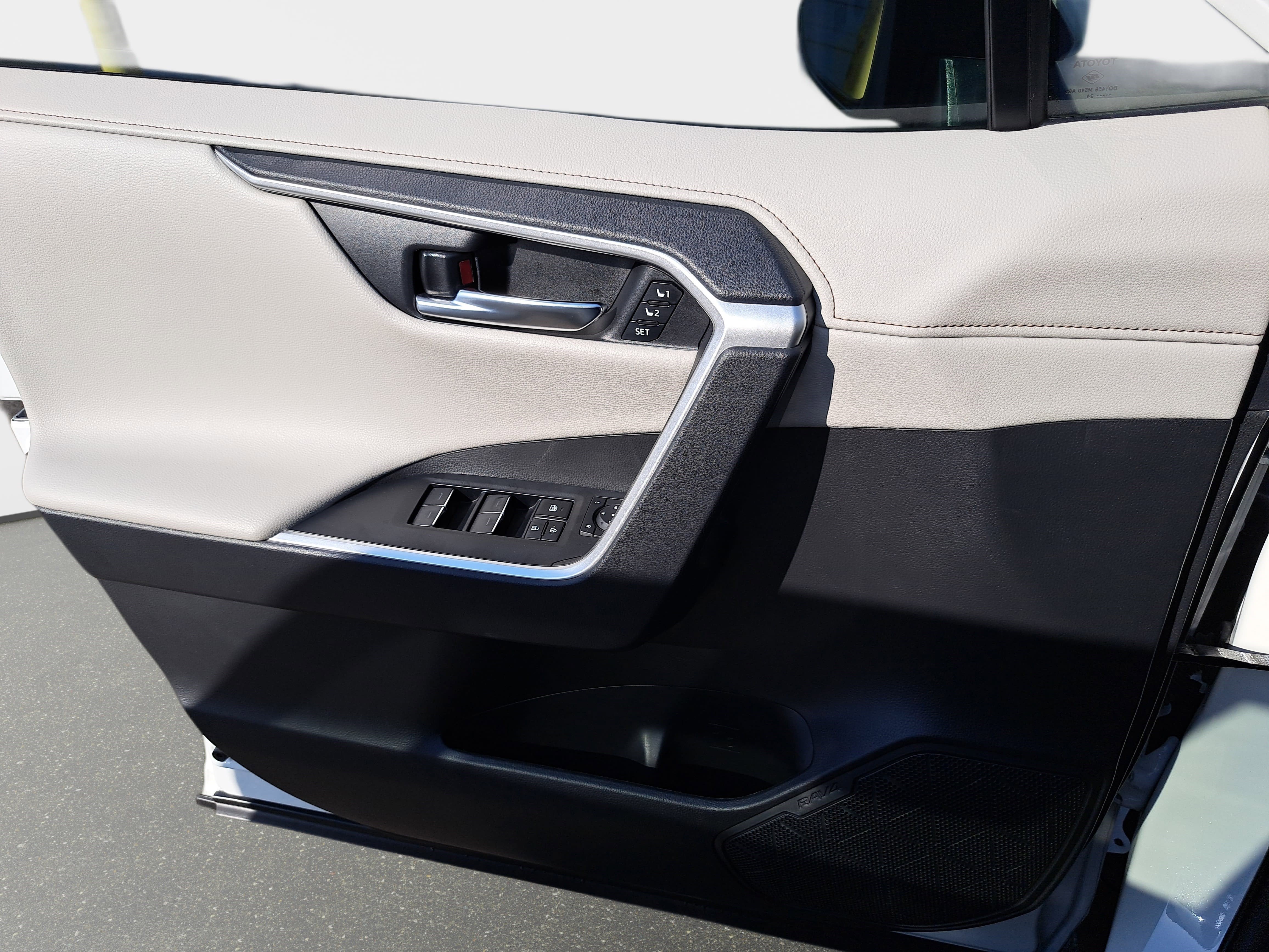 Used 2024 Toyota RAV4 Limited w/ Advanced Technology Package image 27